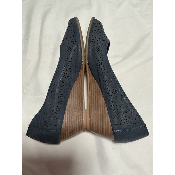 NICOLE Shoes Size 8W “Vicky” Blue Suede Stacked Wedge Heel Eyelet Peep toe - Picture 4 of 12